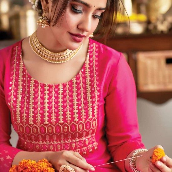 Pink kurta embroidery detail